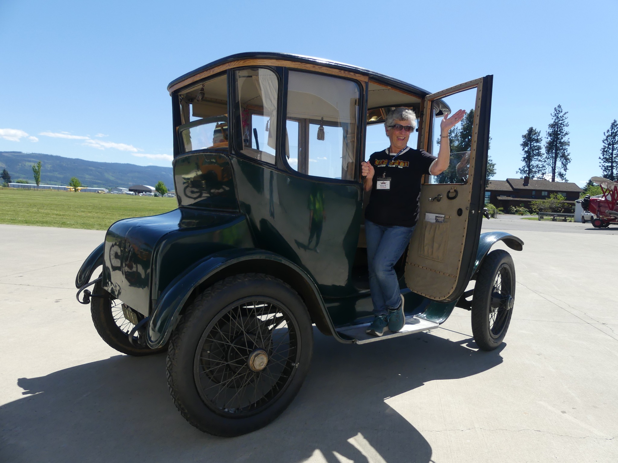 1914-Detroit-Electric